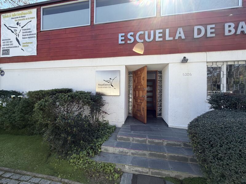 Fachada de la escuela RoyalDance-Chile en Ñuñoa